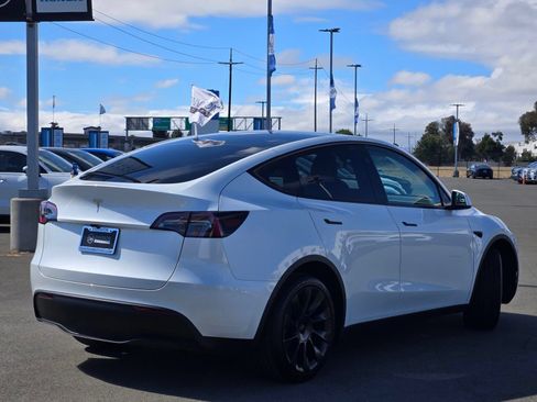 Used 2025 Tesla Model Y Long Range RWD image 7