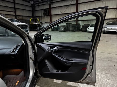 Used 2016 Ford Focus SE image 24