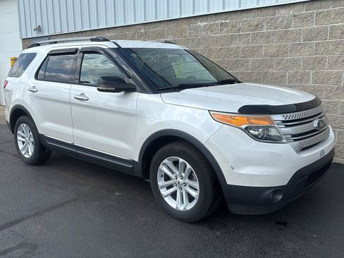 Used 2013 Ford Explorer XLT FWD image 2
