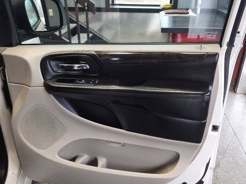 Used 2012 Dodge Grand Caravan SXT FWD image 21
