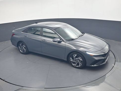 Used 2025 Hyundai Elantra Limited FWD image 22