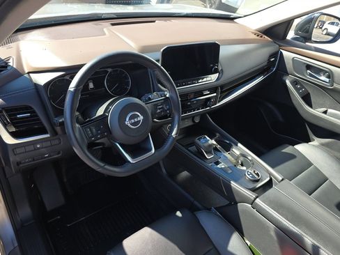 Used 2023 Nissan Rogue SL w/ SL Premium Package image 9