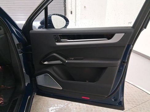 New 2025 Porsche Cayenne GTS image 38