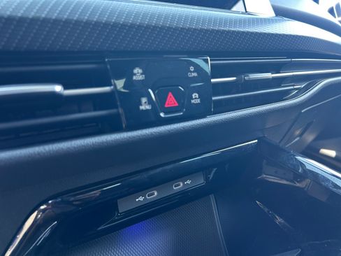 Used 2023 Volkswagen Golf R AWD/4WD image 12