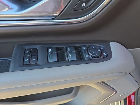 Used 2024 Chevrolet Suburban LT w/ Luxury Package image 10