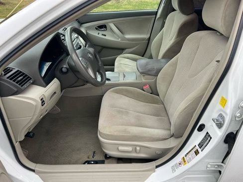 Used 2011 Toyota Camry LE image 9