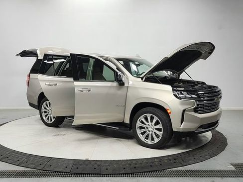 Used 2021 Chevrolet Tahoe Premier w/ Premium Package AWD/4WD image 9