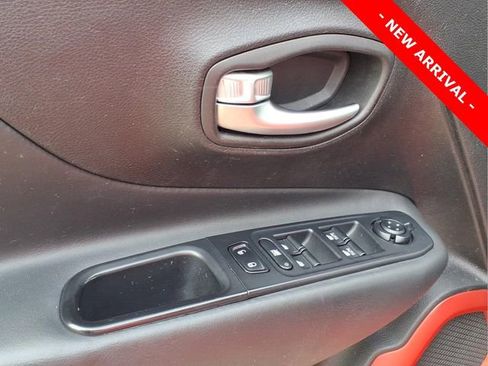 Used 2016 Jeep Renegade Trailhawk AWD/4WD image 14