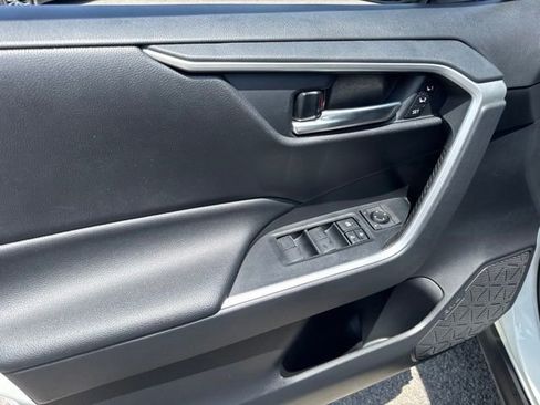Used 2019 Toyota RAV4 XLE Premium AWD/4WD image 9