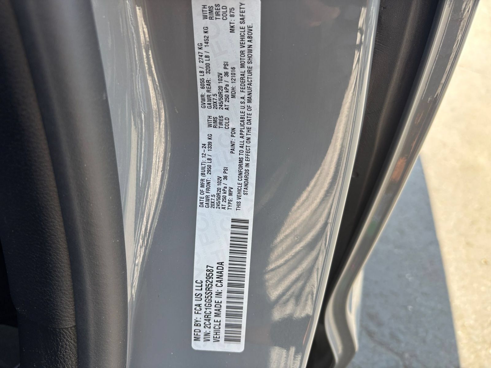 Used 2025 Chrysler Pacifica Limited FWD image 33