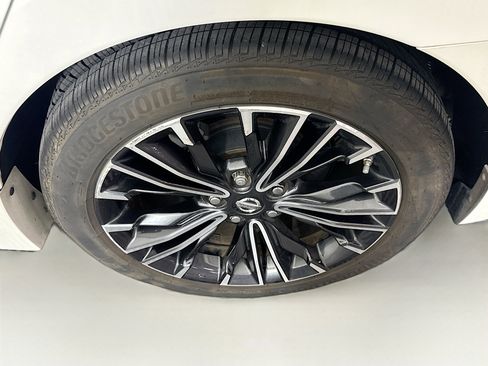 Used 2016 Nissan Maxima Platinum image 11