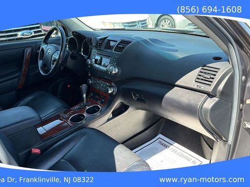 Used 2012 Toyota Highlander Limited w/ Tow Pkg AWD/4WD image 18