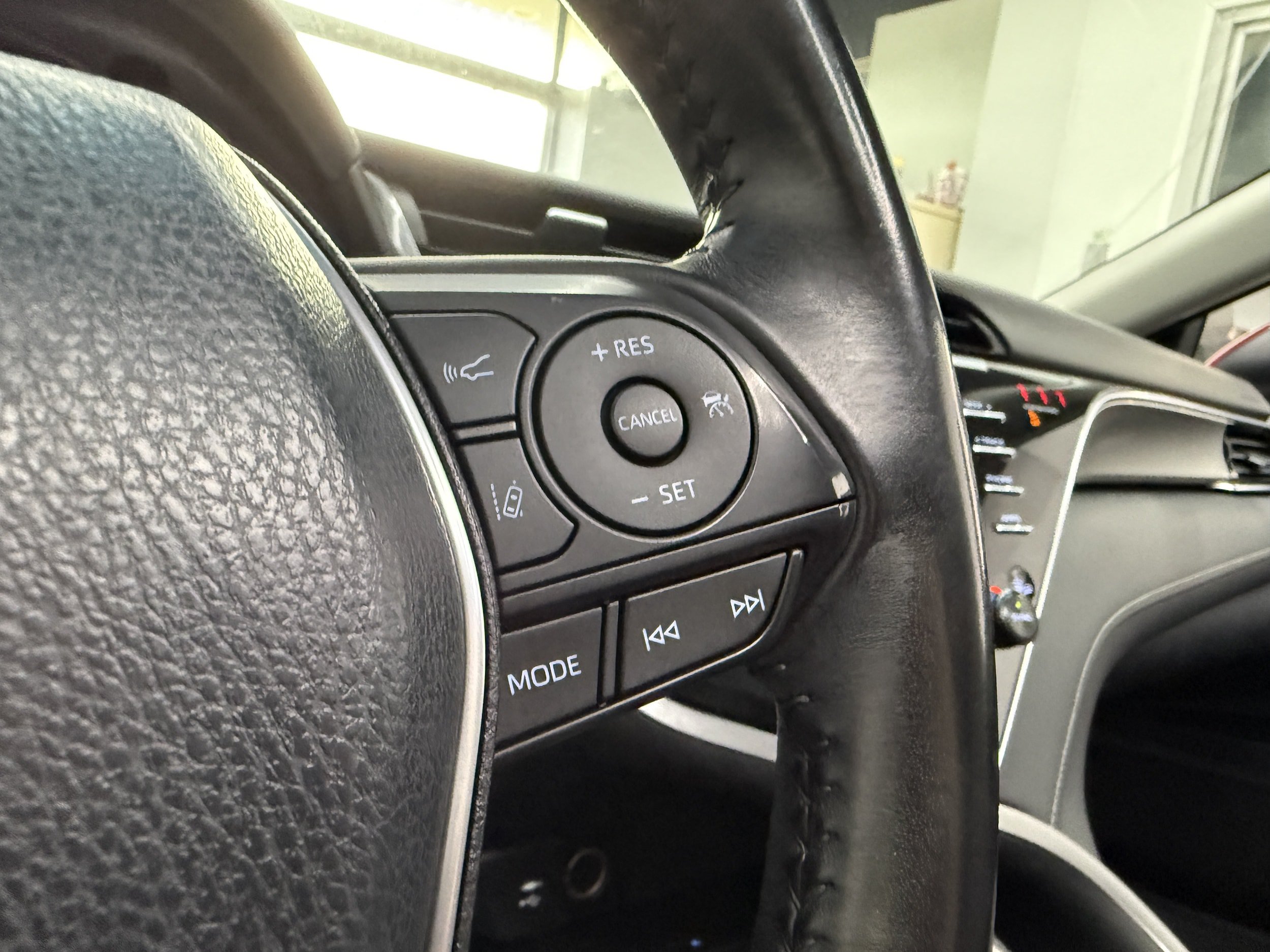 Used 2018 Toyota Camry FWD image 15