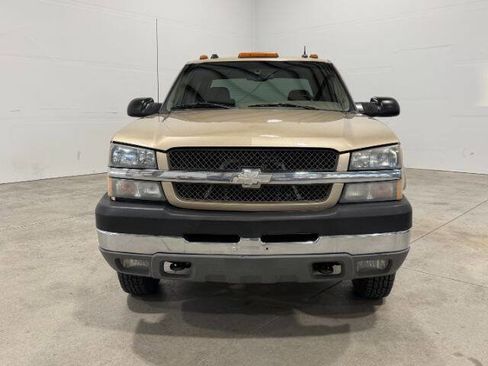 Used 2004 Chevrolet Silverado 3500 4x4 Crew Cab w/ Heavy-Duty Power Package image 3