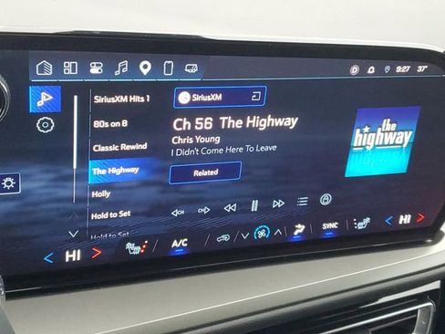 Certified 2025 Chevrolet Traverse LT w/ Driver Confidence Package image 27