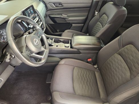 Used 2025 Nissan Pathfinder SV AWD/4WD image 12