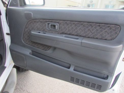 Used 2000 Nissan Xterra XE image 30