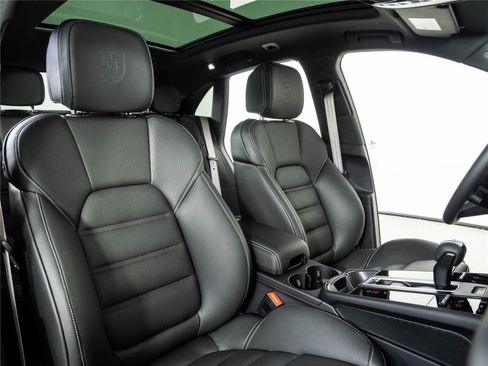 New 2026 Porsche Macan S AWD/4WD image 24