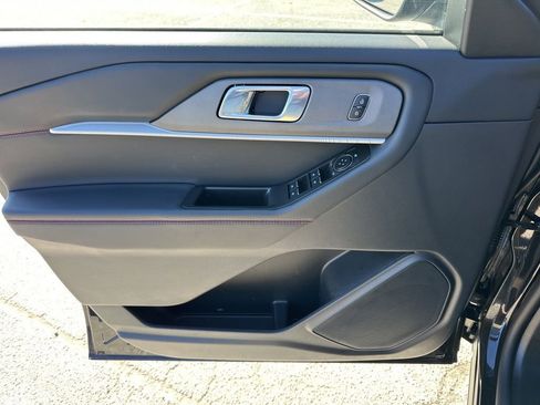 Used 2025 Ford Explorer ST-Line w/ ST-Line Street Pack image 27