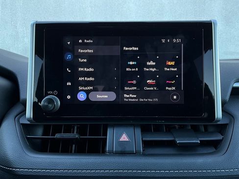 Used 2025 Toyota RAV4 XLE image 31