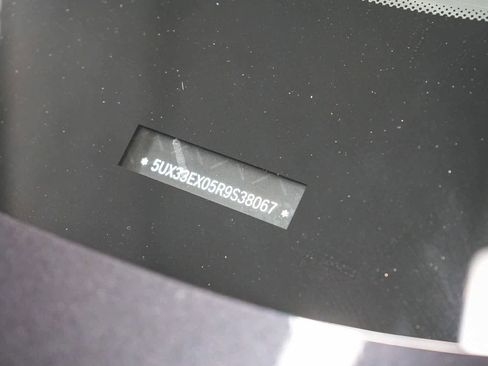 Used 2024 BMW X6 xDrive40i w/ M Sport Professional Package image 28