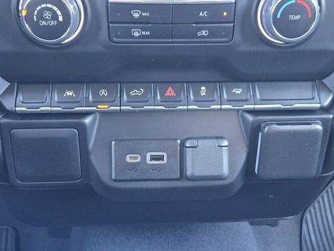 Used 2022 Chevrolet Silverado 1500 Custom image 19