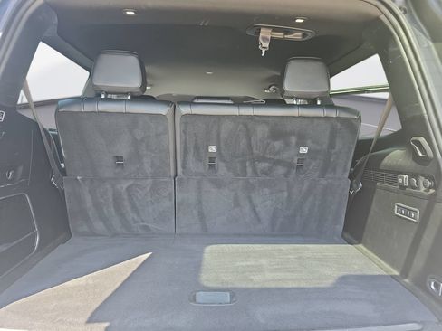 Certified 2025 Jeep Wagoneer Series II w/ 8-Passenger Seating Package AWD/4WD image 12