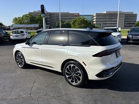 Certified 2026 Lincoln Nautilus Reserve AWD/4WD image 5