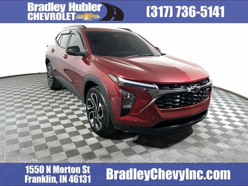 Used 2025 Chevrolet Trax RS w/ Driver Confidence Package FWD image 1