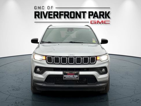 Used 2024 Jeep Compass Latitude image 8