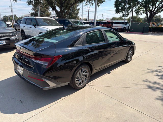 Certified 2024 Hyundai Elantra SEL FWD image 3