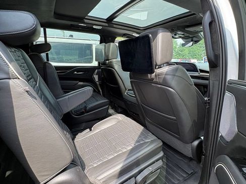 Used 2023 Cadillac Escalade ESV Sport Platinum AWD/4WD image 25