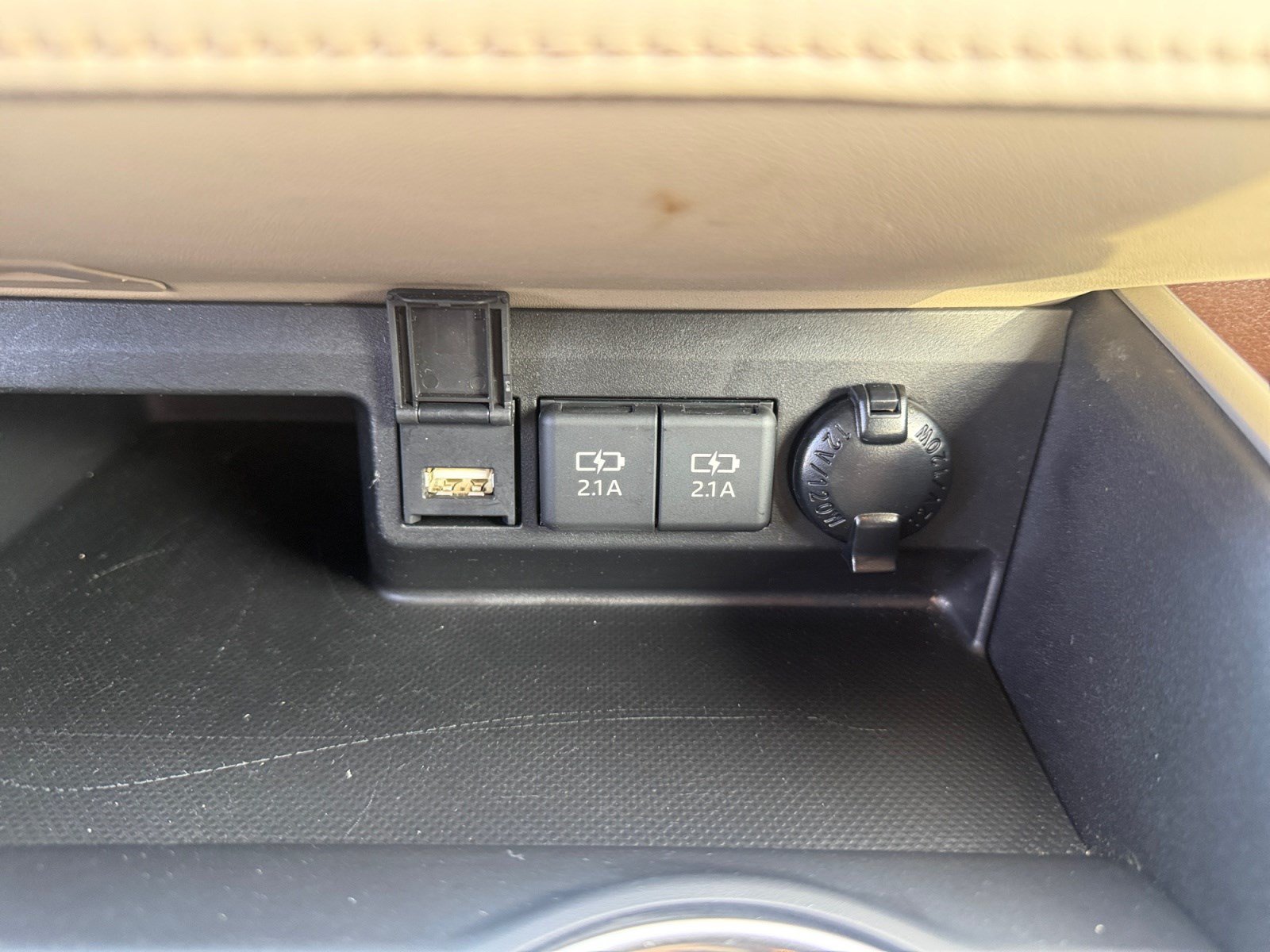 Used 2021 Toyota Highlander XLE FWD image 29