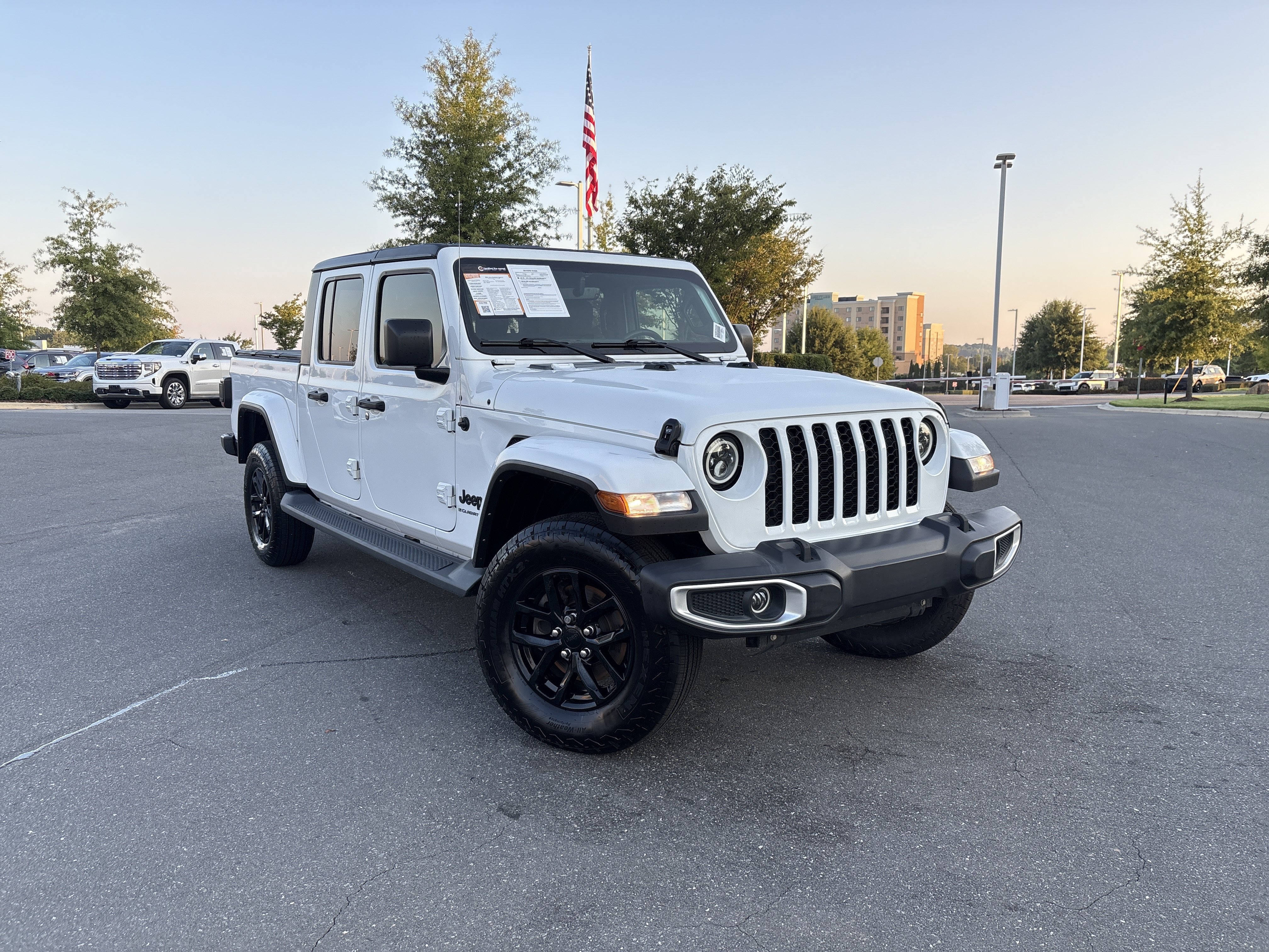 Used 2023 Jeep Gladiator Sport AWD/4WD image 2