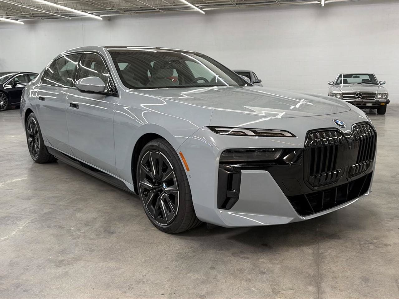 Used 2024 BMW i7 xDrive60 AWD/4WD image 4