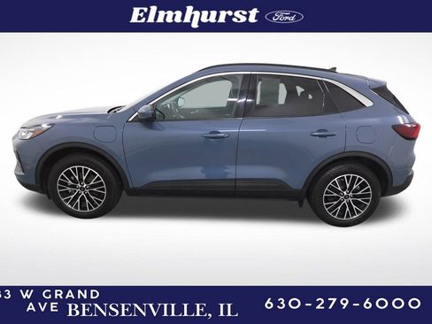 Used 2023 Ford Escape SE image 2