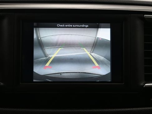 Used 2020 Chrysler Pacifica Touring-L image 16