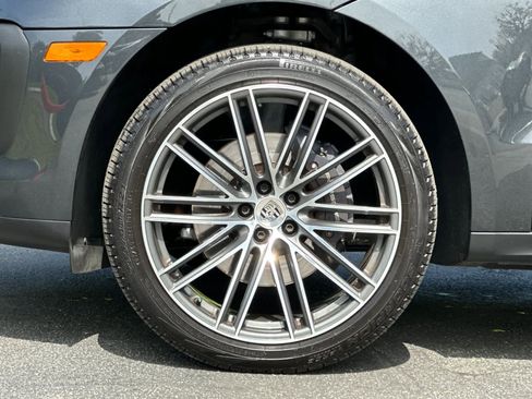 Certified 2025 Porsche Macan image 32