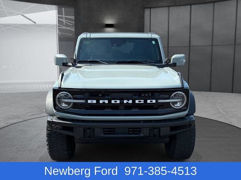 Used 2022 Ford Bronco Outer Banks w/ Sasquatch Package AWD/4WD image 2