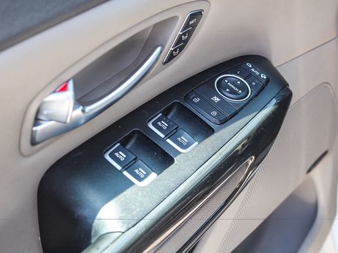Used 2015 Kia Sedona SX FWD image 26