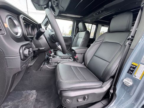 New 2026 Jeep Wrangler Unlimited Sahara AWD/4WD image 13