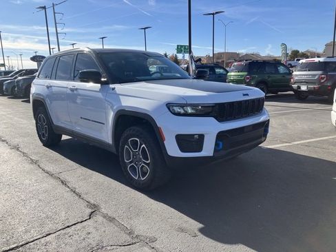 Used 2022 Jeep Grand Cherokee Trailhawk image 1