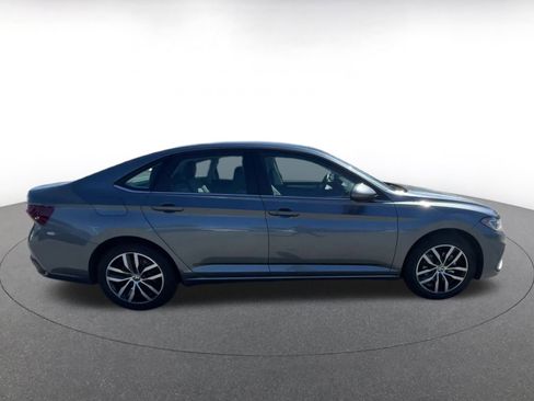 Used 2025 Volkswagen Jetta SE image 16