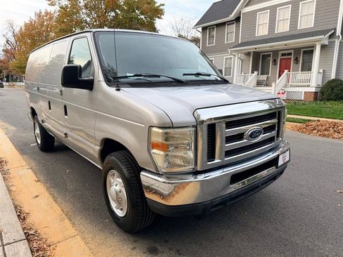 Used 2009 Ford E-250 and Econoline 250 image 2