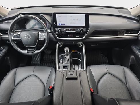 Used 2025 Toyota Grand Highlander AWD image 10