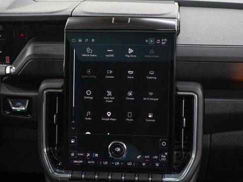 Used 2025 GMC Yukon Denali w/ Sun & Power Step Package AWD/4WD image 16