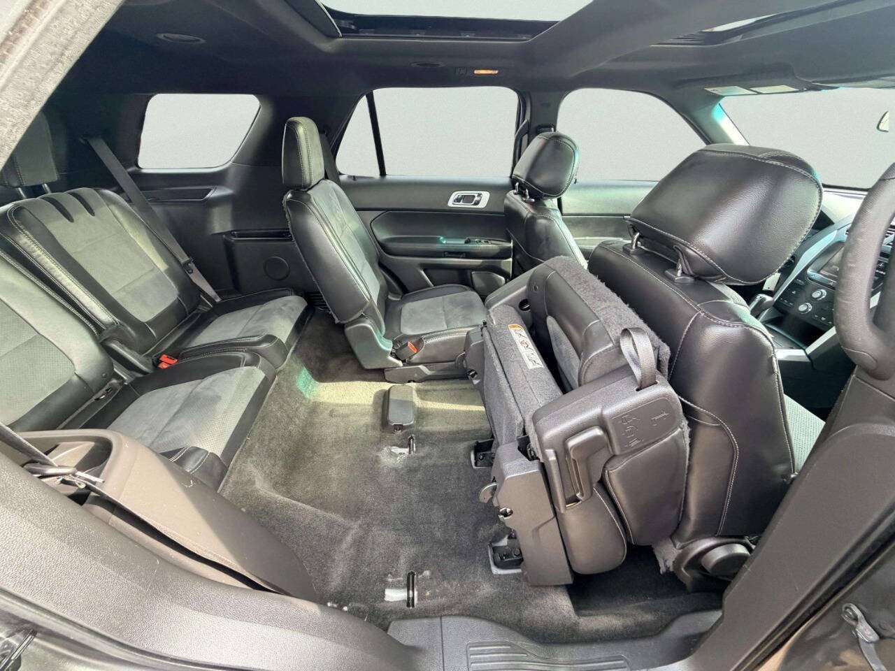 Used 2015 Ford Explorer XLT w/ Equipment Group 202A AWD/4WD image 27