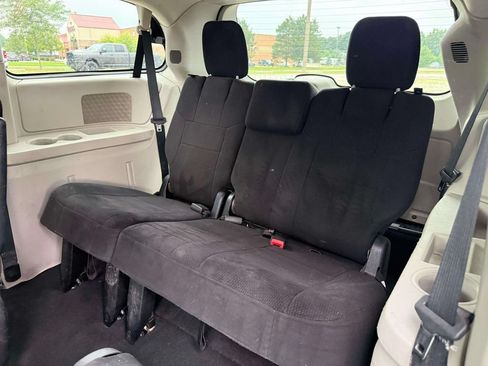 Used 2011 Dodge Grand Caravan Crew FWD image 11
