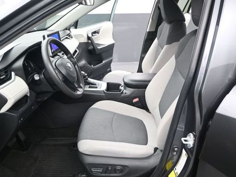 Used 2023 Toyota RAV4 XLE w/ Convenience Package FWD image 13
