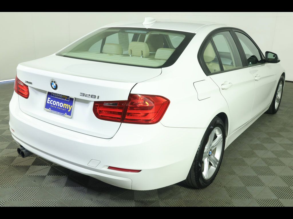 Used 2013 BMW 328i xDrive Sedan AWD/4WD image 8